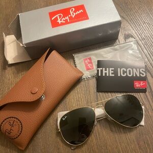 Ray-Ban Aviator Sunglasses with Gold Frame and Dark Lenses
